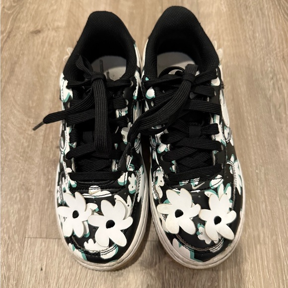 Nike Kids Floral Sneakers - Black and White - Picture 3 of 4